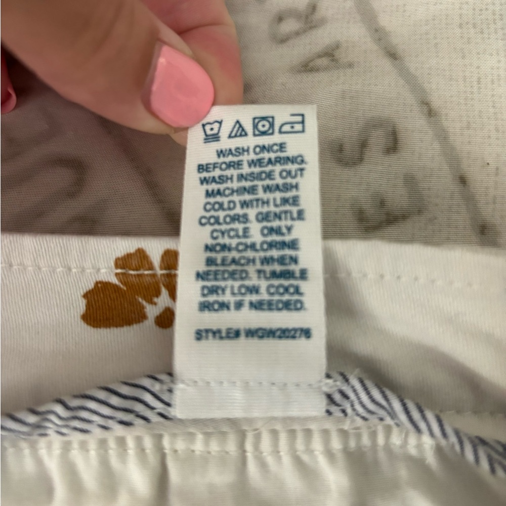 UEC MARKET & SPRUCE CHINO FLORAL SHORTS SIZE 4! - Picture 6 of 7